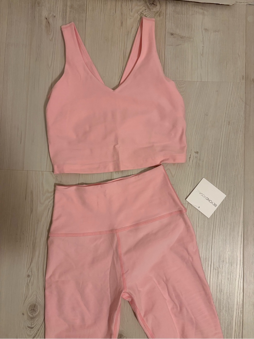 Beyond Yoga Seamless V-Neck Crop Top and Leggings in Light Pink